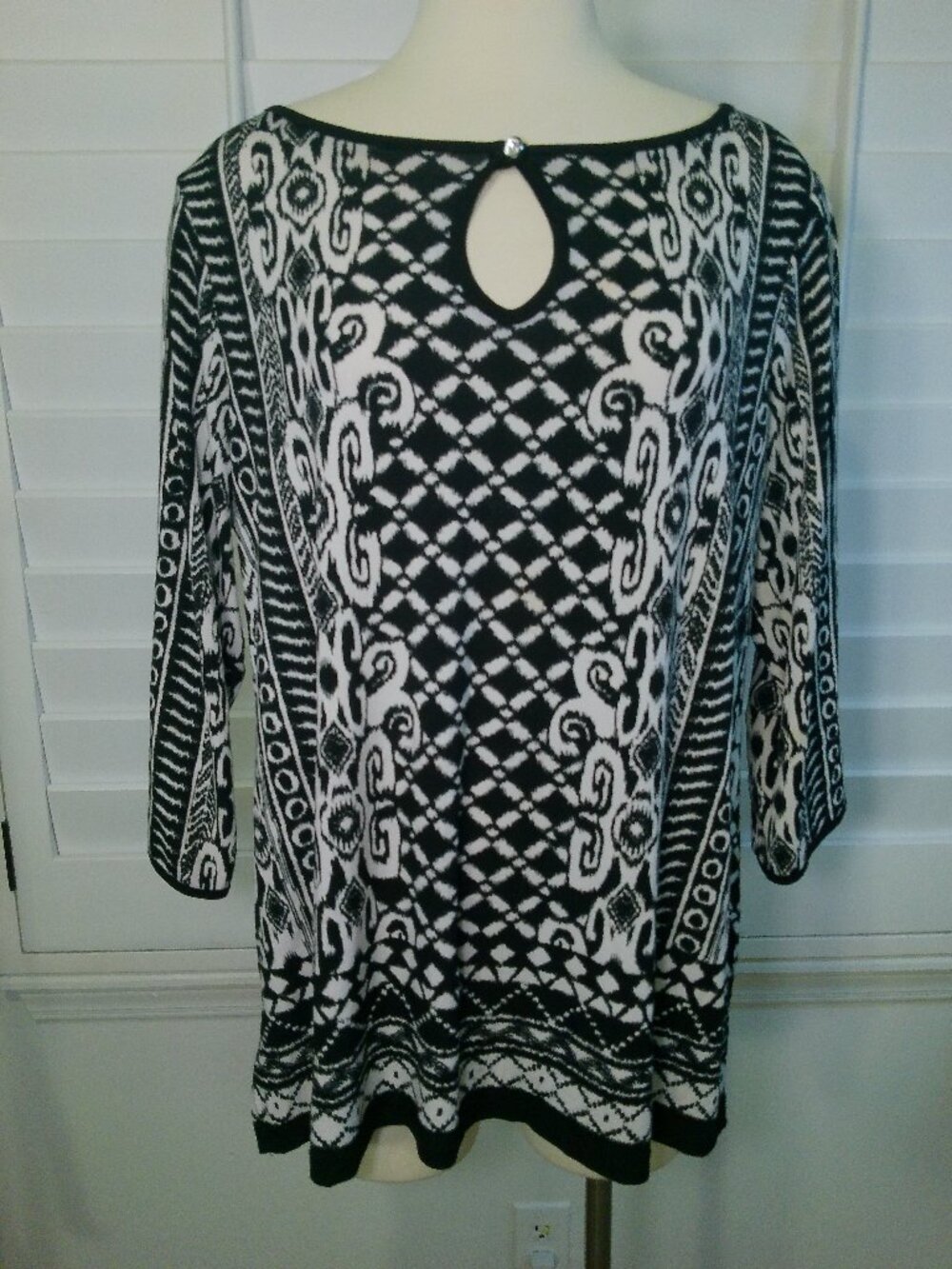 Susan Graver Liquid Knit Tunic Top Stretchy Geometric Blouse Size Large